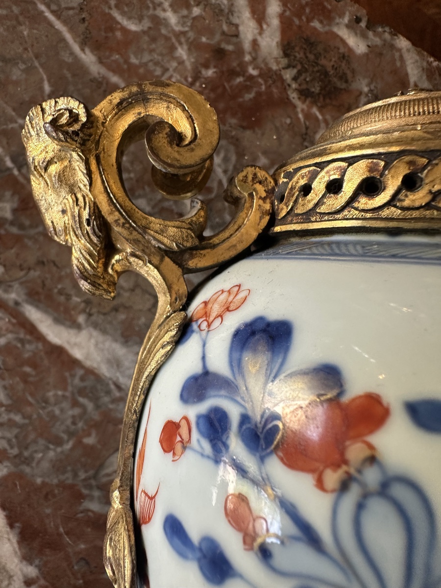 18th-century Imarie Porcelain Vase With Bronze Mount Featuring Ram's Heads-photo-4