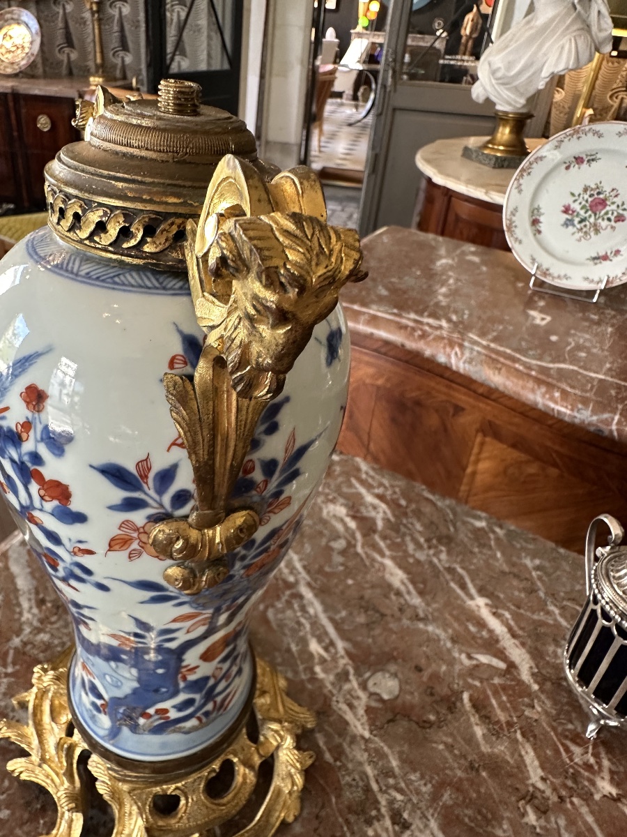 18th-century Imarie Porcelain Vase With Bronze Mount Featuring Ram's Heads-photo-2