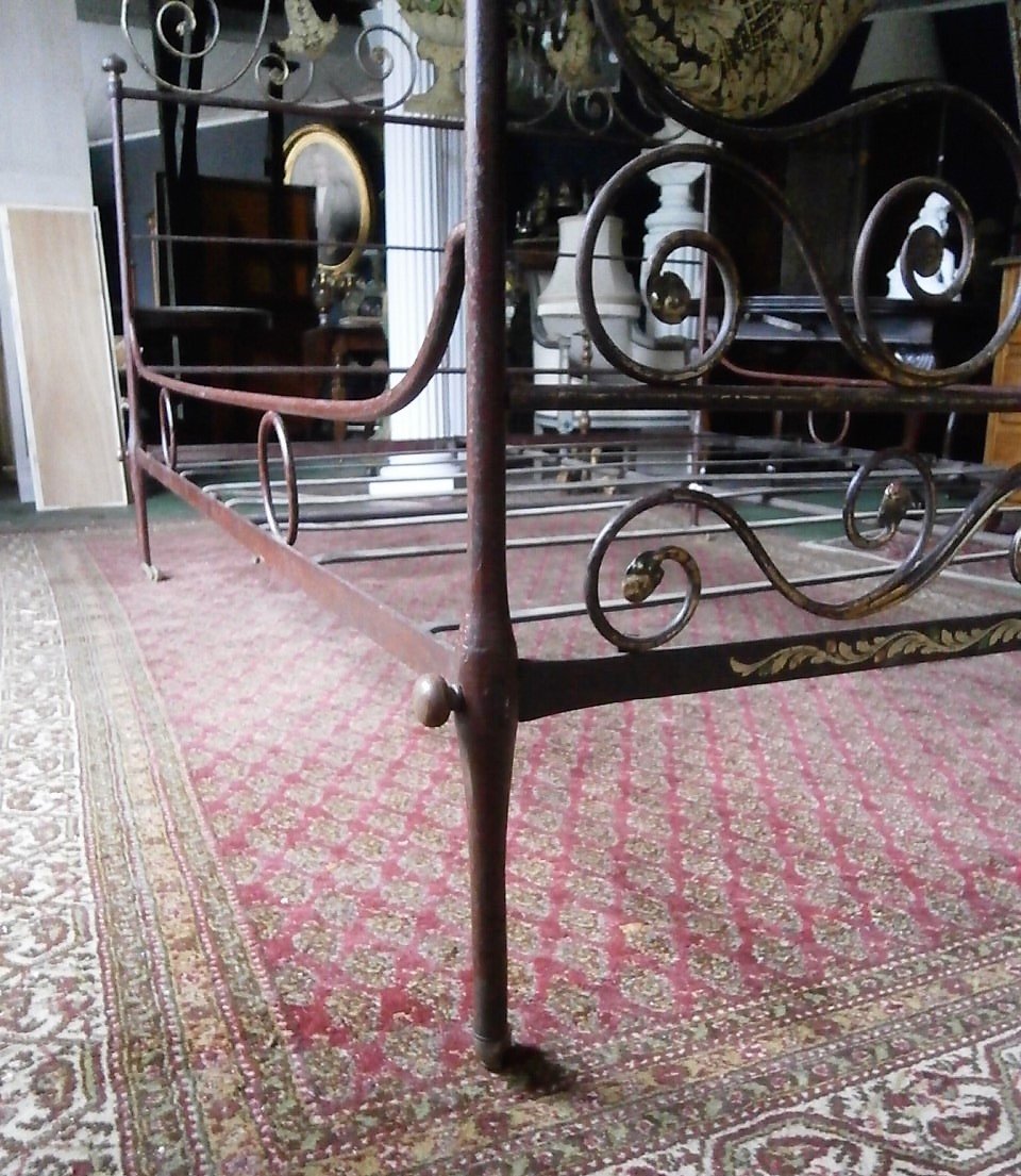 Wrought Iron Bed.-photo-6