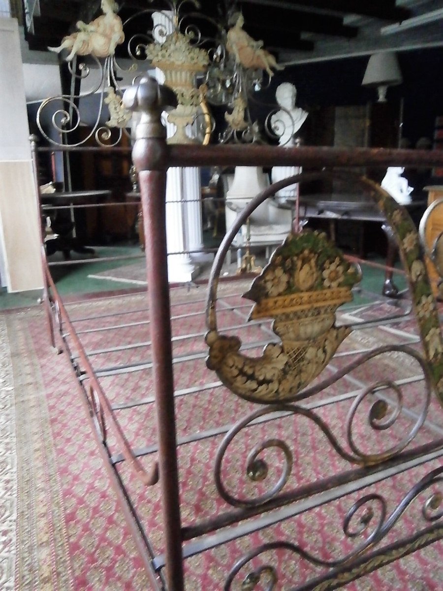 Wrought Iron Bed.-photo-7