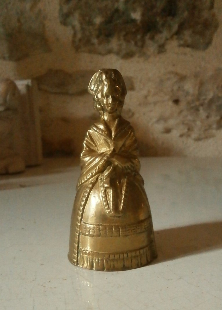 Clochette De Table En Bronze.
