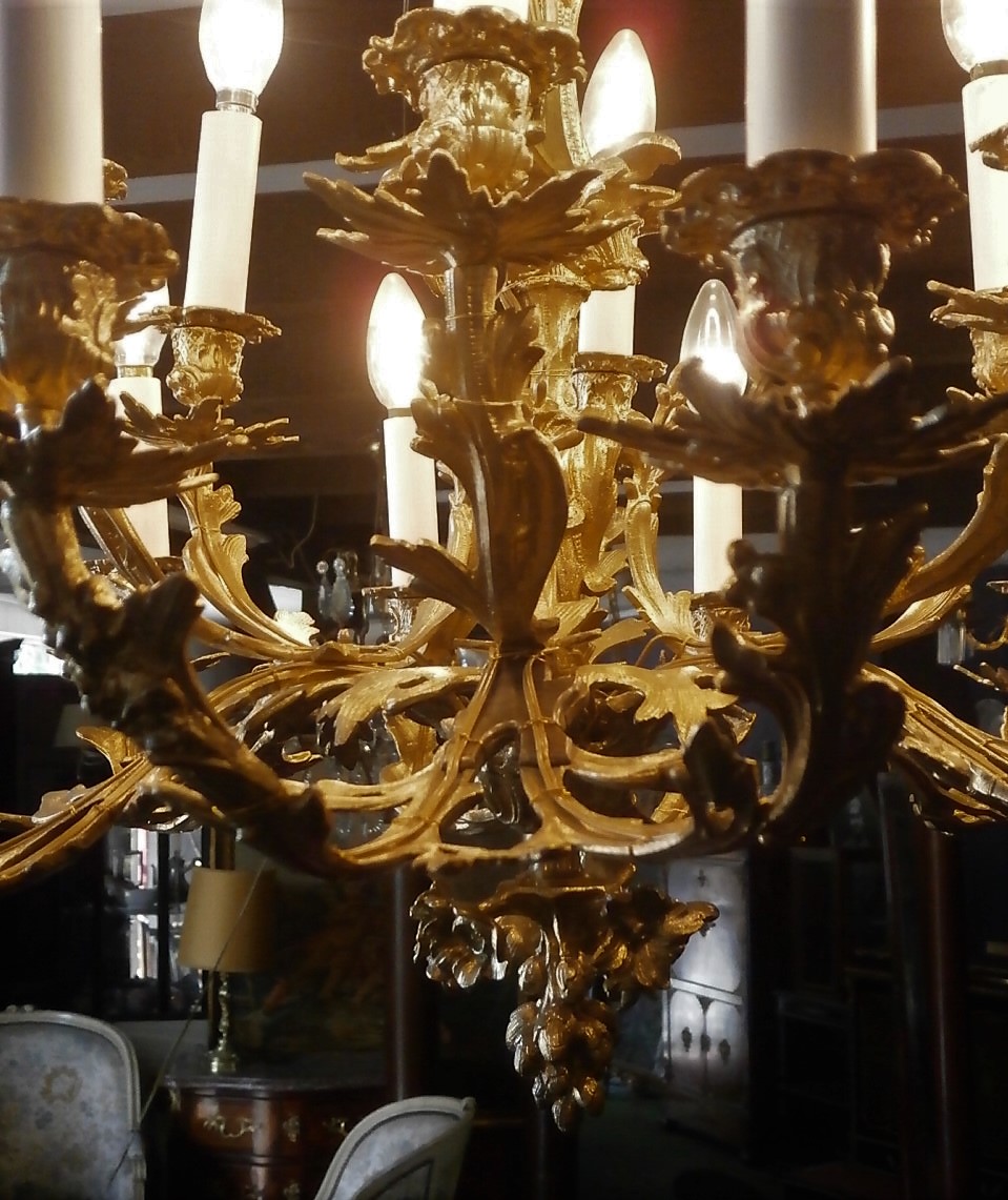 LUSTRE LOUIS XV en bronze à six lumière décor de pendeloques taillé .XX siècle. EUR 750,00 - FR