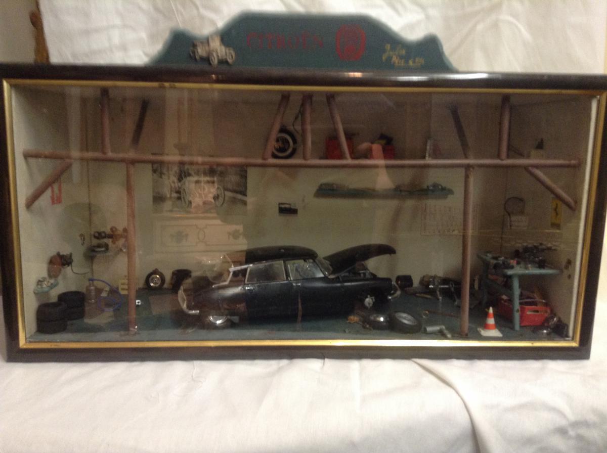 Miniature Model Of Garage Citroën With Ds, 1970