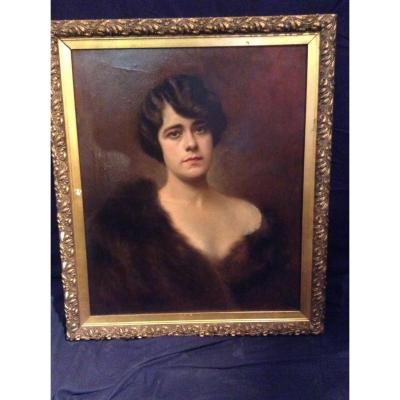 Tableau représentant une Jeune Femme à La Fourrure Daté 1920 Signature Illisible