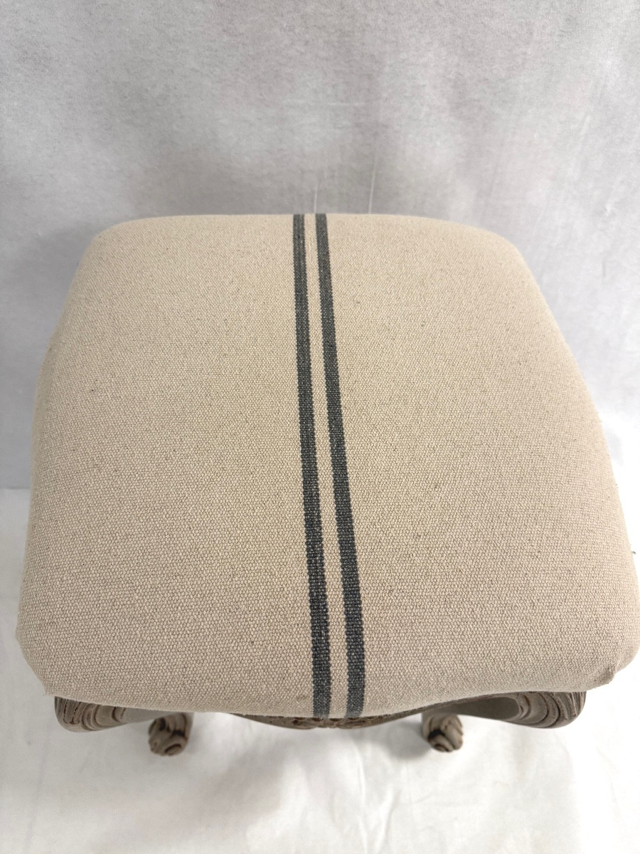 Old-fashioned Patinated Stool -photo-1