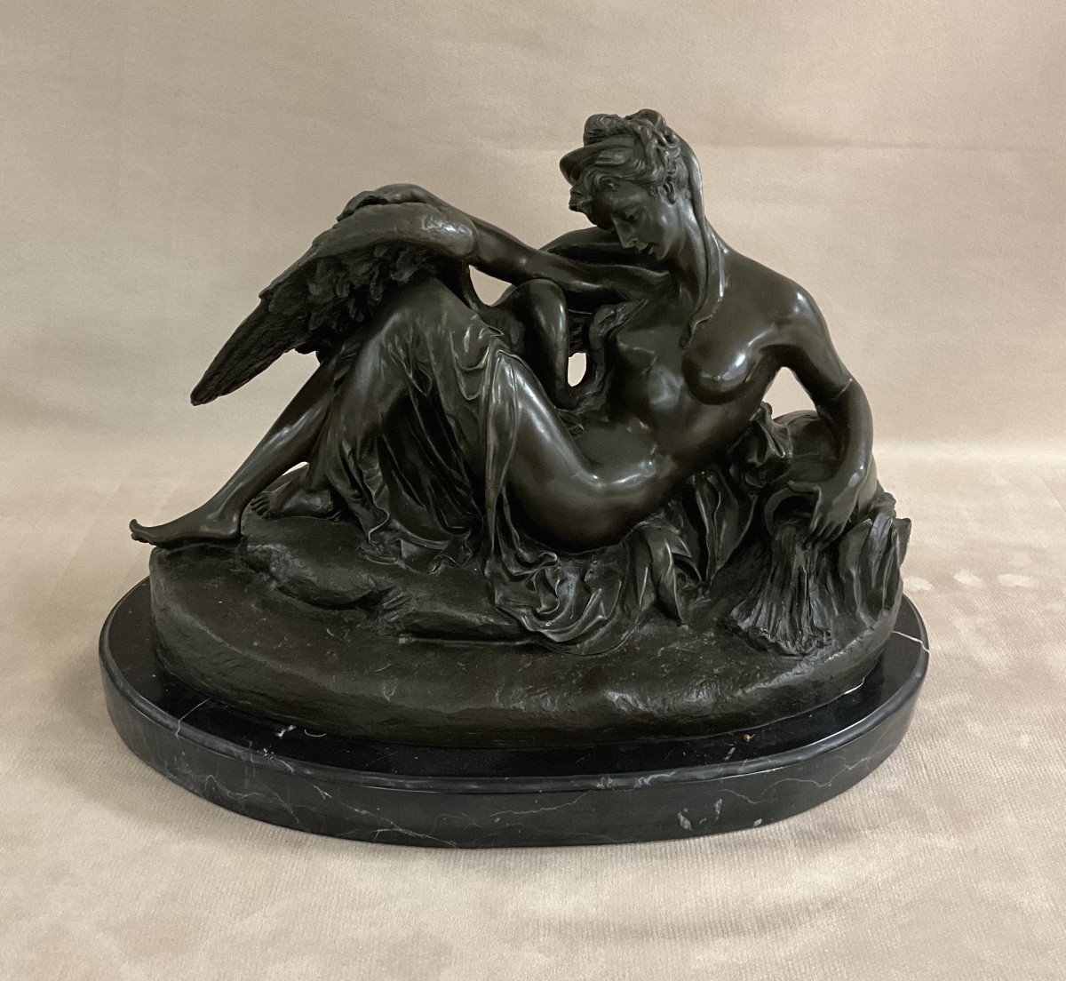 Sculpture Léda et le Cygne de Carrier Belleuse