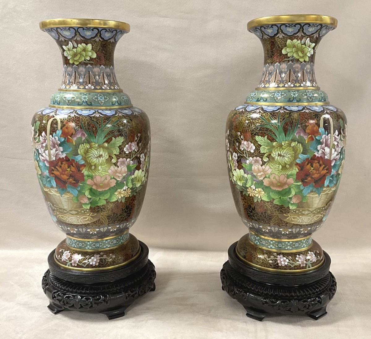 Grande Paire de Vases Cloisonnés