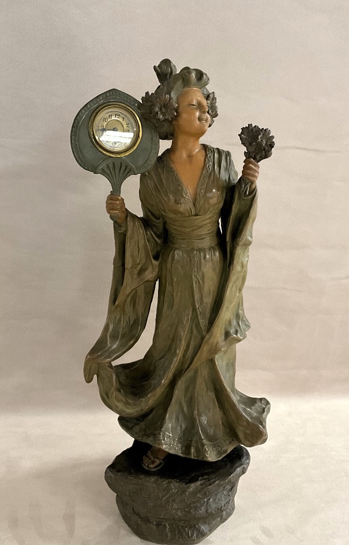 Sculpture terre cuite signée Mucha