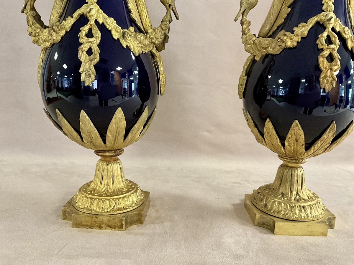 Pair Of Lidded Porcelain And Bronze Vases-photo-3