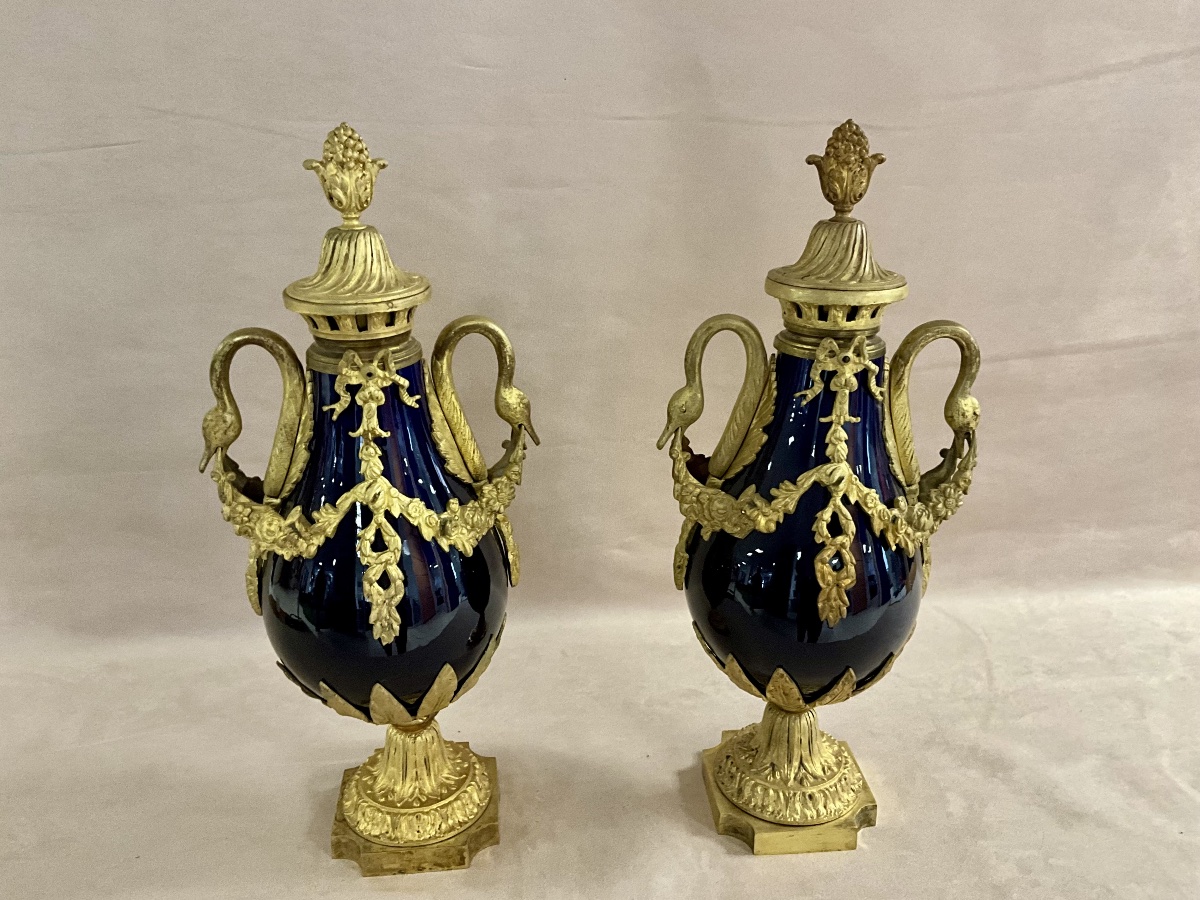 Pair Of Lidded Porcelain And Bronze Vases-photo-4