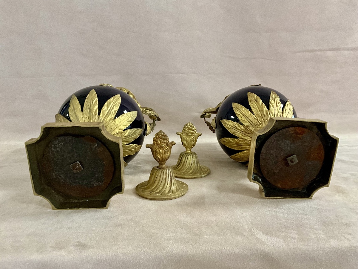 Pair Of Lidded Porcelain And Bronze Vases-photo-2