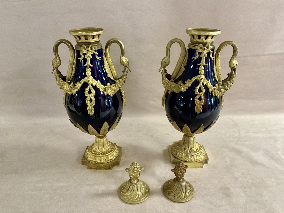 Pair Of Lidded Porcelain And Bronze Vases-photo-4