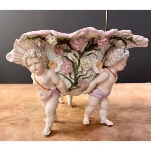 Important Porcelain Sculpture 3 Puttos Carrying A Conch.