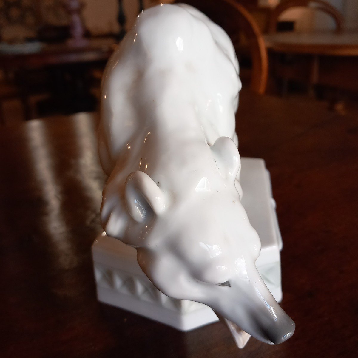 "Ours polaire au cirque", porcelaine de Volkstedt, signée  KARL  ENS.-photo-3