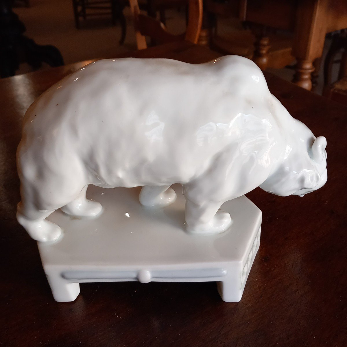 "Ours polaire au cirque", porcelaine de Volkstedt, signée  KARL  ENS.-photo-4