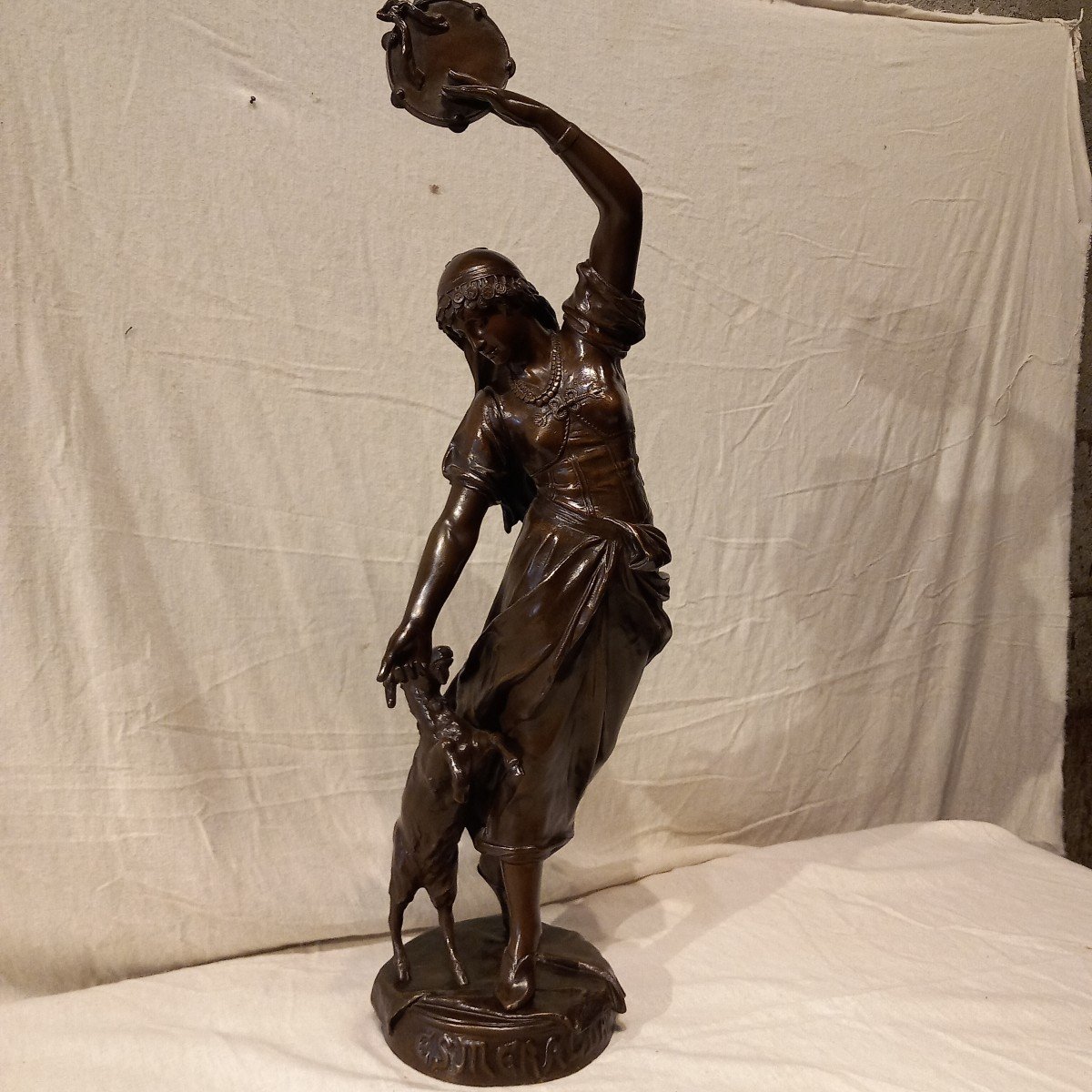 "Esméralda et sa chèvre " bronze de Eugène MARIOTON. 