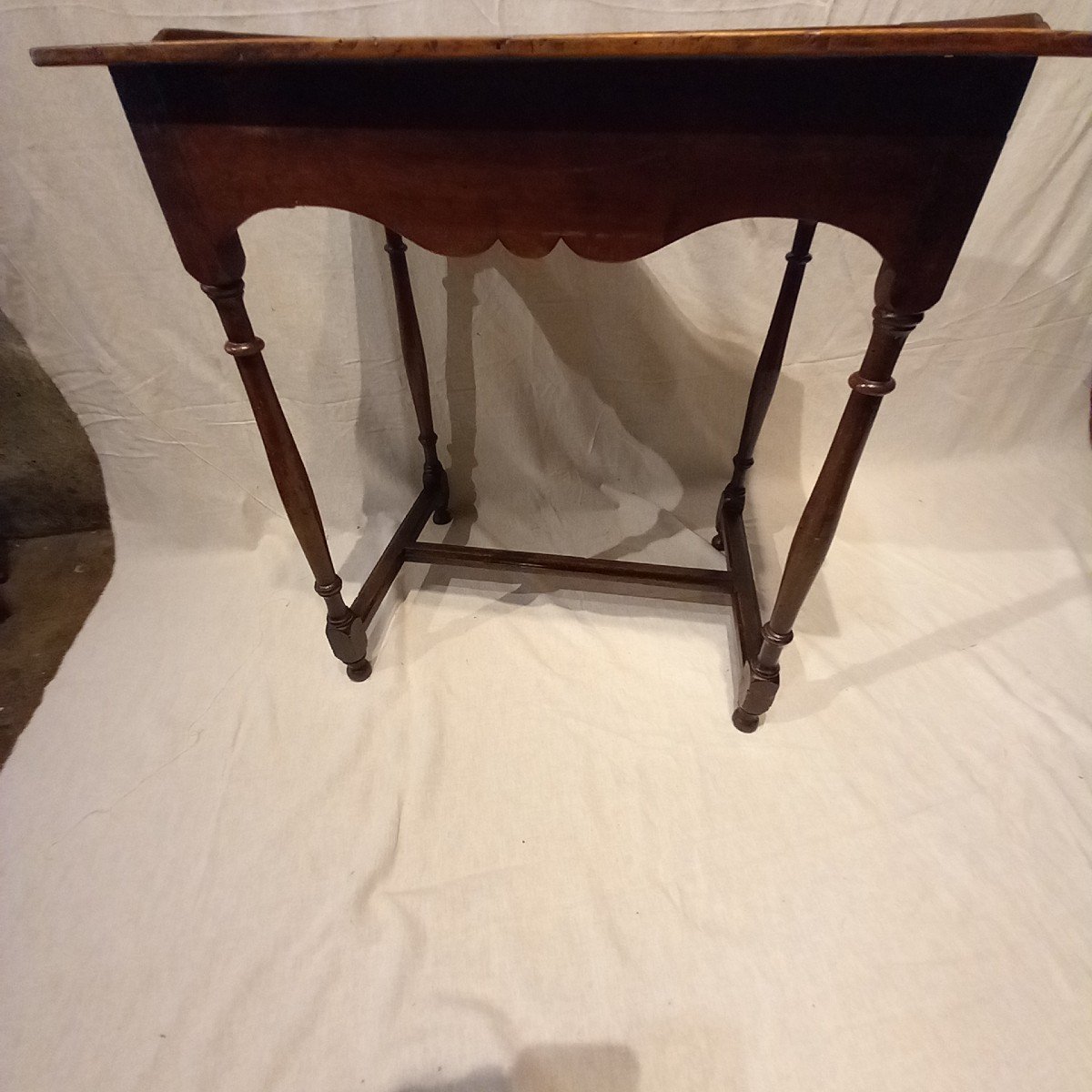 Petite table à  jouer, époque Louis XIII. Noyer.-photo-2