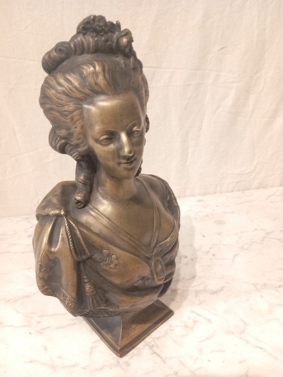 Buste de Marie Antoinette d'Autriche, bronze d'aprés Félix LECOMTE.-photo-1
