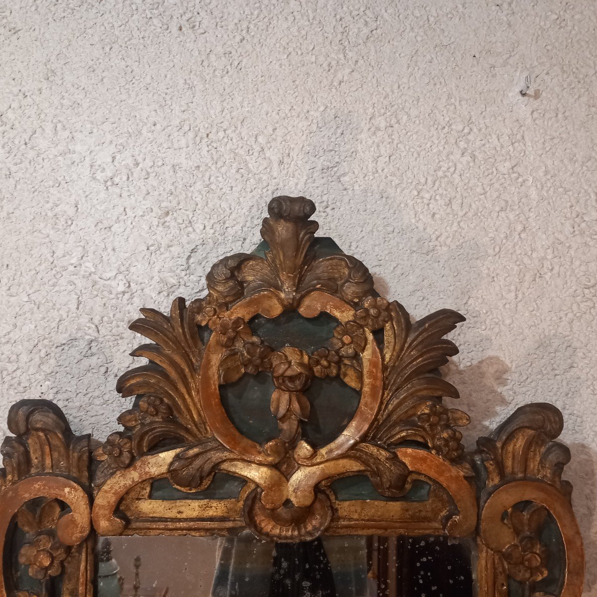 Grand miroir en bois sculpté, doré et peint. Italie 18ème.-photo-4