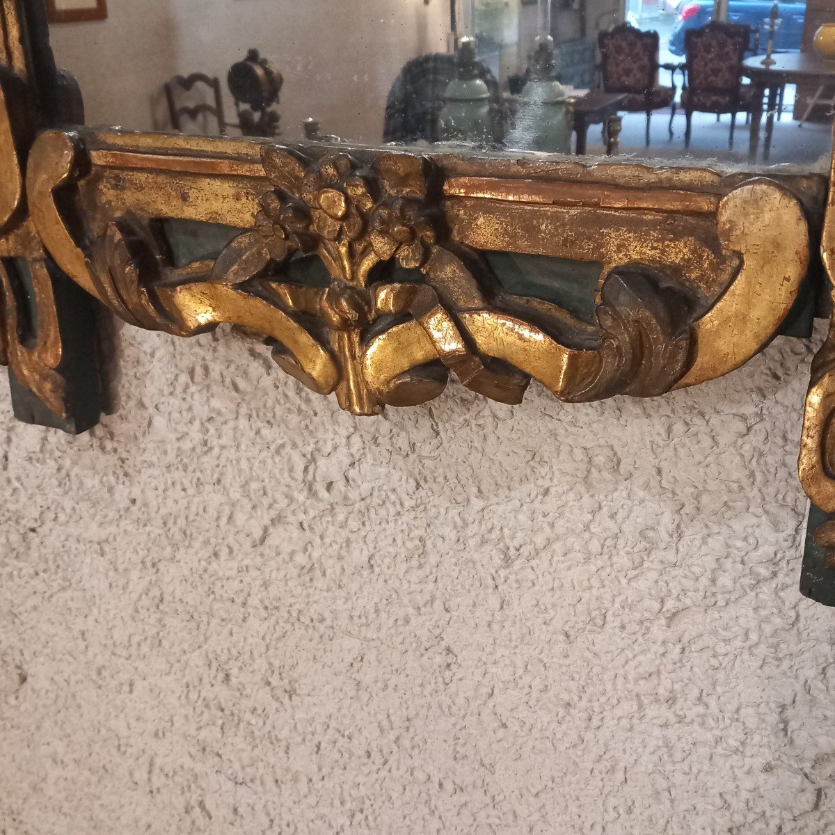 Grand miroir en bois sculpté, doré et peint. Italie 18ème.-photo-1