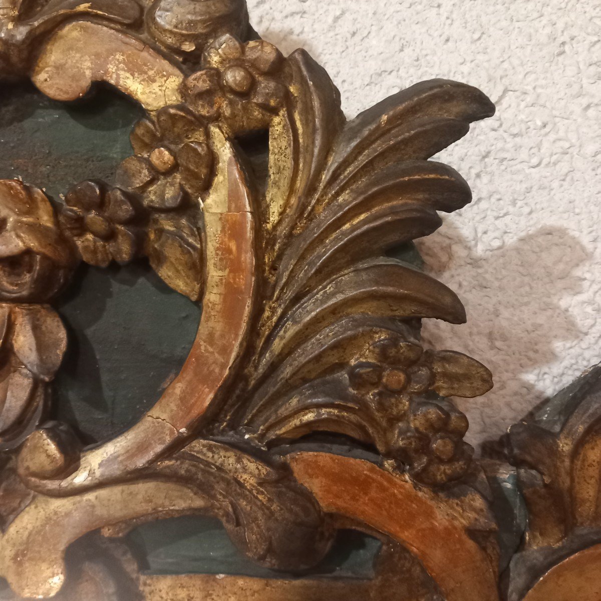 Grand miroir en bois sculpté, doré et peint. Italie 18ème.-photo-7