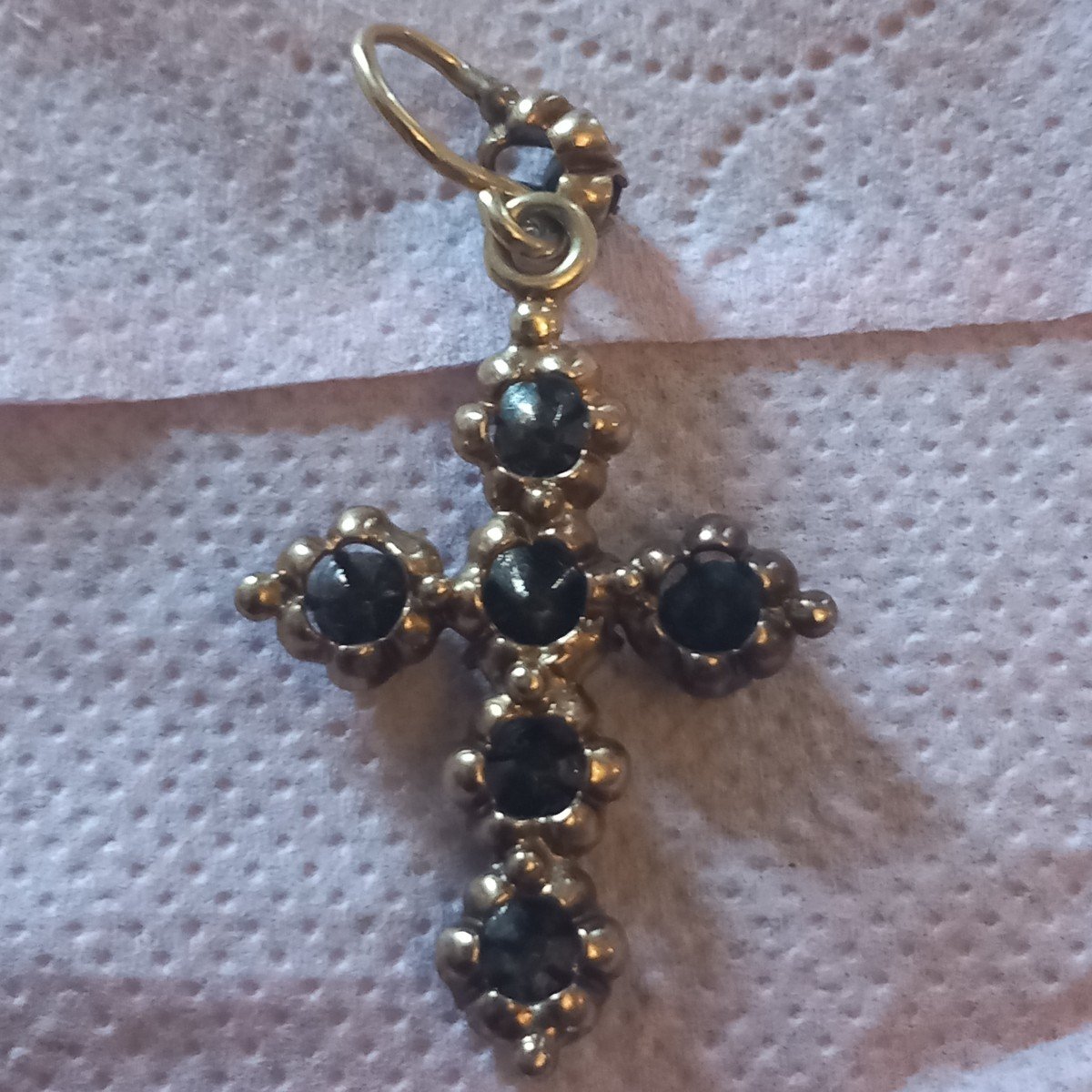 Charmante petite croix pendentif en or et diamants. Epoque fin 19ème.-photo-2