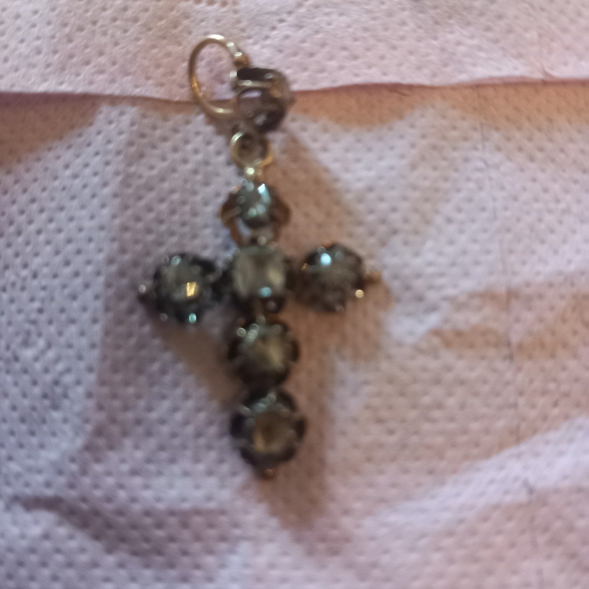 Charmante petite croix pendentif en or et diamants. Epoque fin 19ème.-photo-4