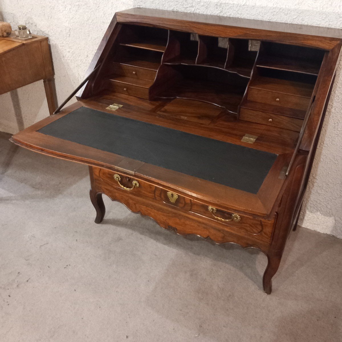 Bureau de pente Louis XV, Provence 18ème, en noyer.-photo-1