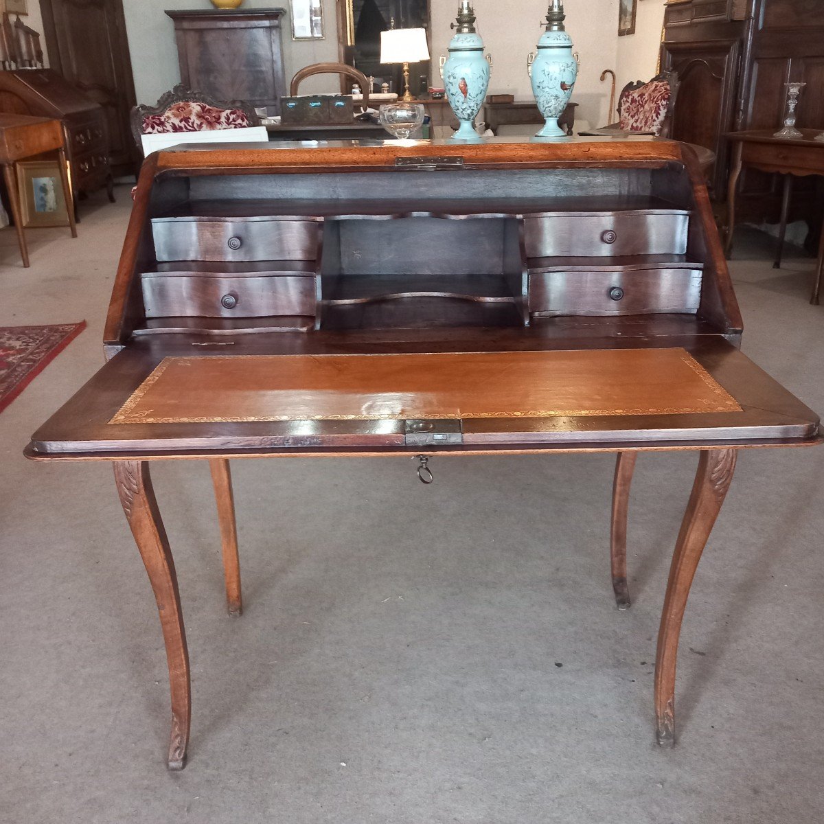 Petit bureau de pente en noyer, Languedoc époque 18ème.-photo-2