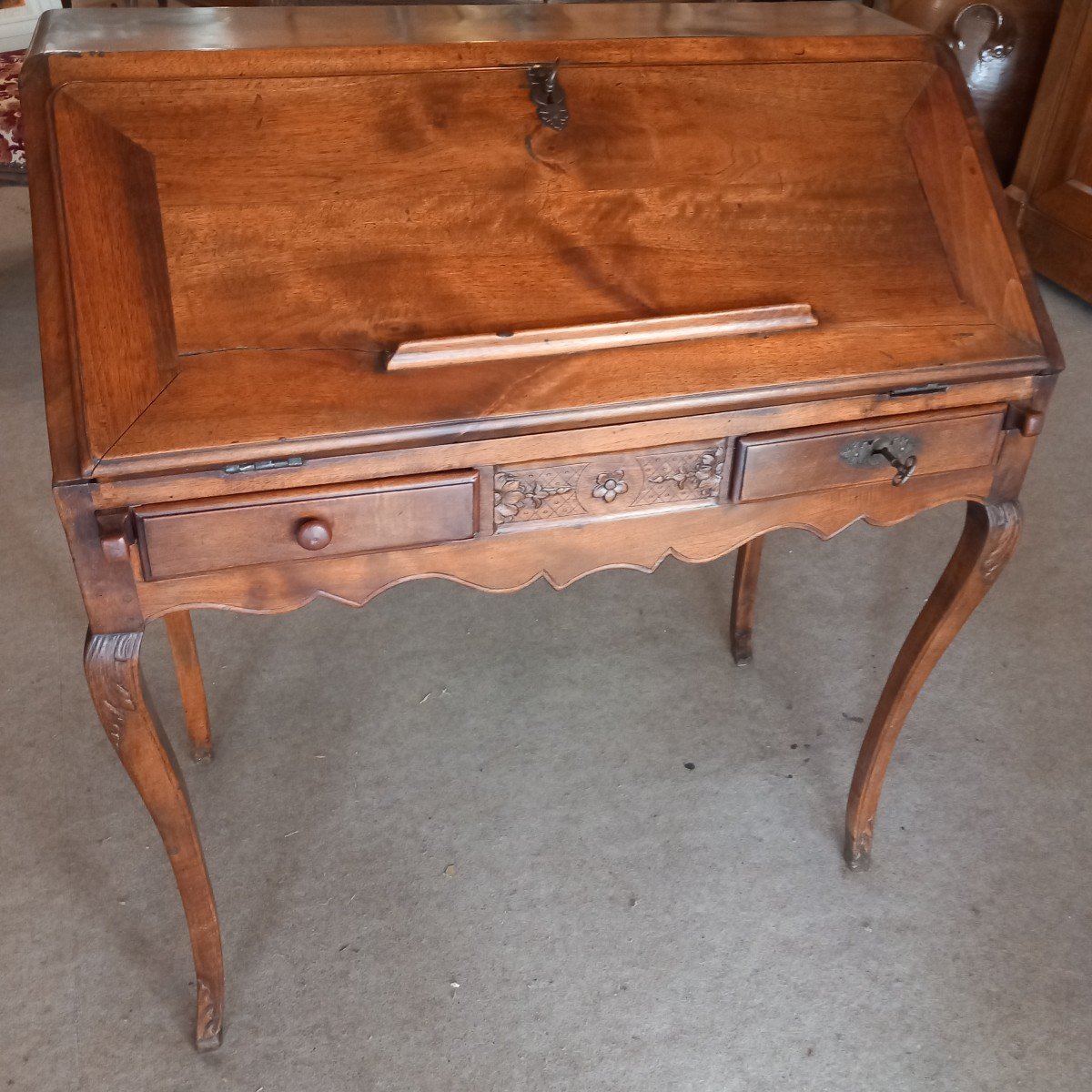 Petit bureau de pente en noyer, Languedoc époque 18ème.