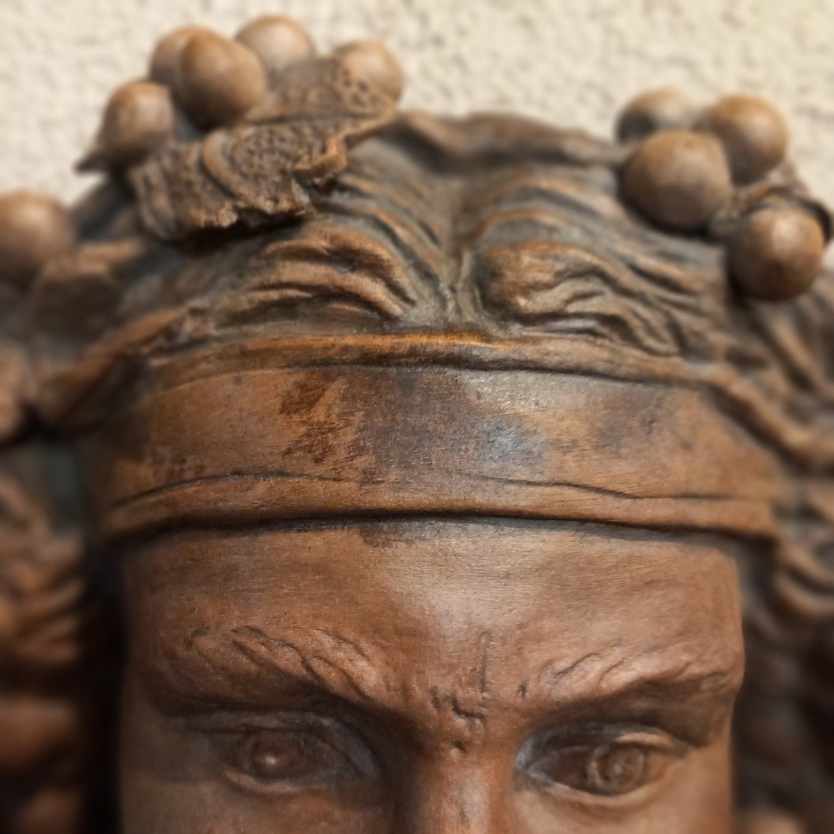 Tête de DIONYSOS  jeune, (à Rome Bacchus), Dieu du vin et des Fêtes,sculpture en terre  cuite .-photo-1