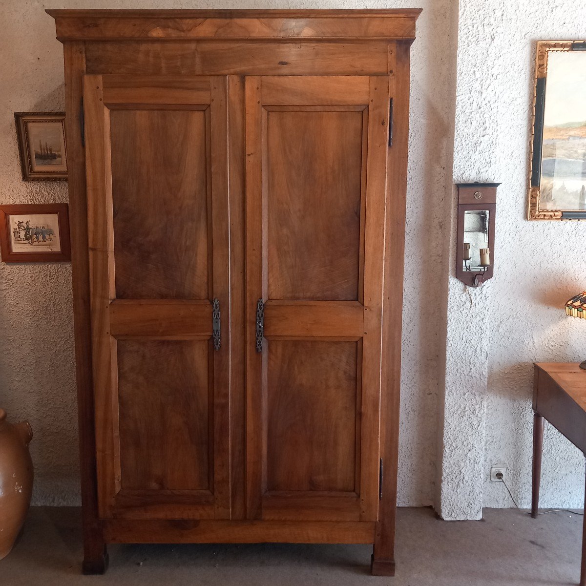 Armoire d'époque milieu 19ème, en noyer.