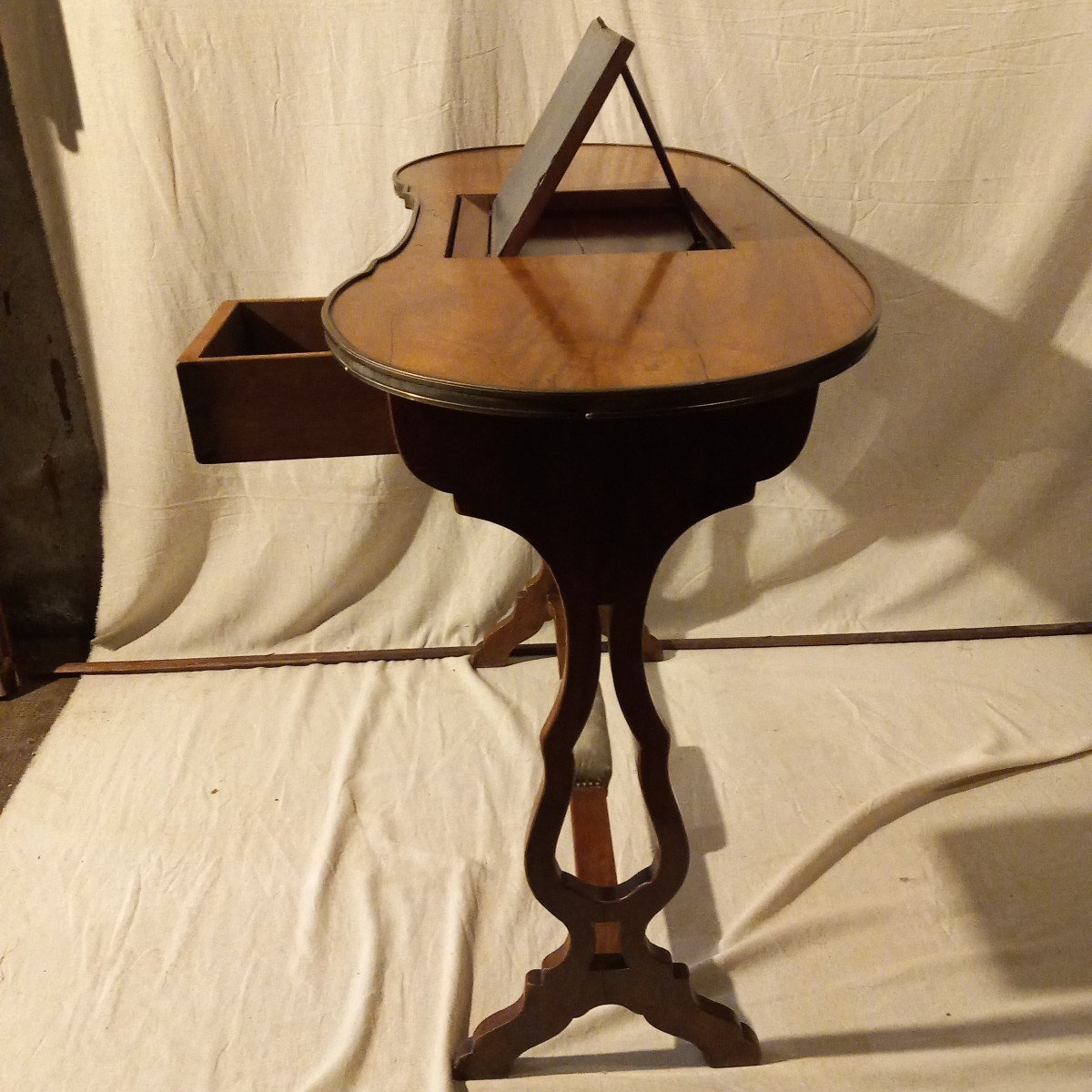 "kidney" Desk, In Blond Mahogany, Mid-19th Century.-photo-2