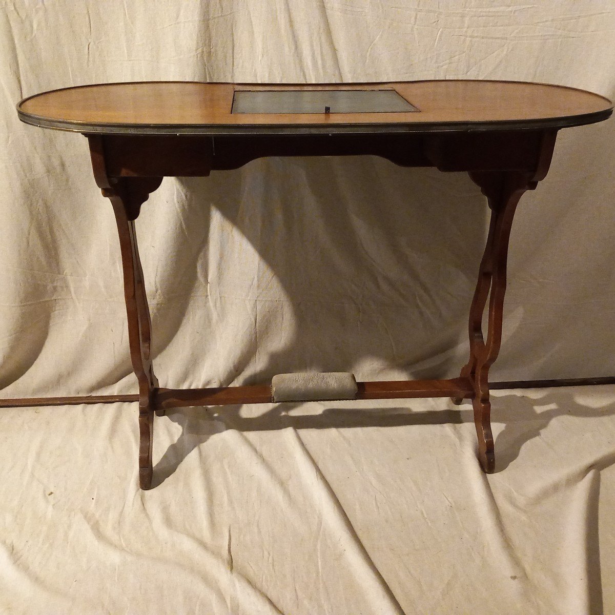 "kidney" Desk, In Blond Mahogany, Mid-19th Century.-photo-4