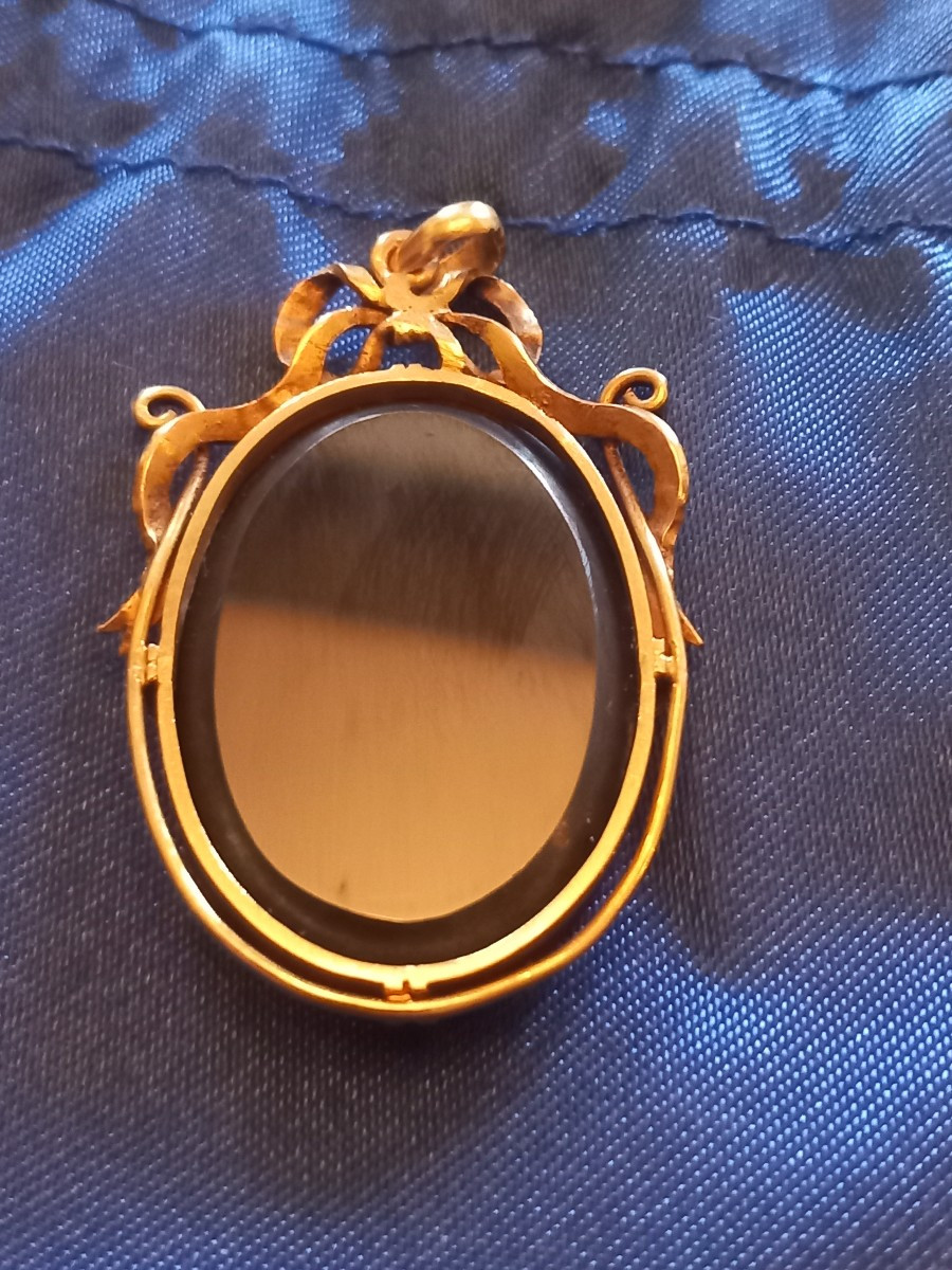 Yellow Gold And Blue Topaz Pendant.-photo-4