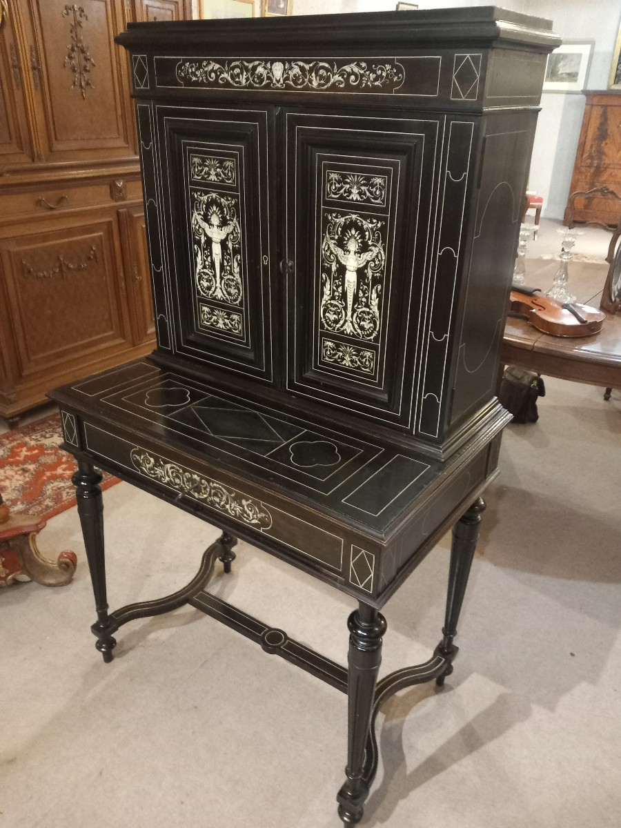 Cabinet d'époque Napoléon III, en placage d'ébène et incrustations d'os.