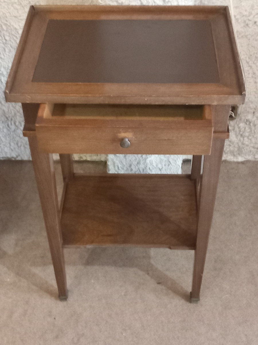 Paire de petites tables Louis XVI, en noyer. Epoque fin 19ème.-photo-1