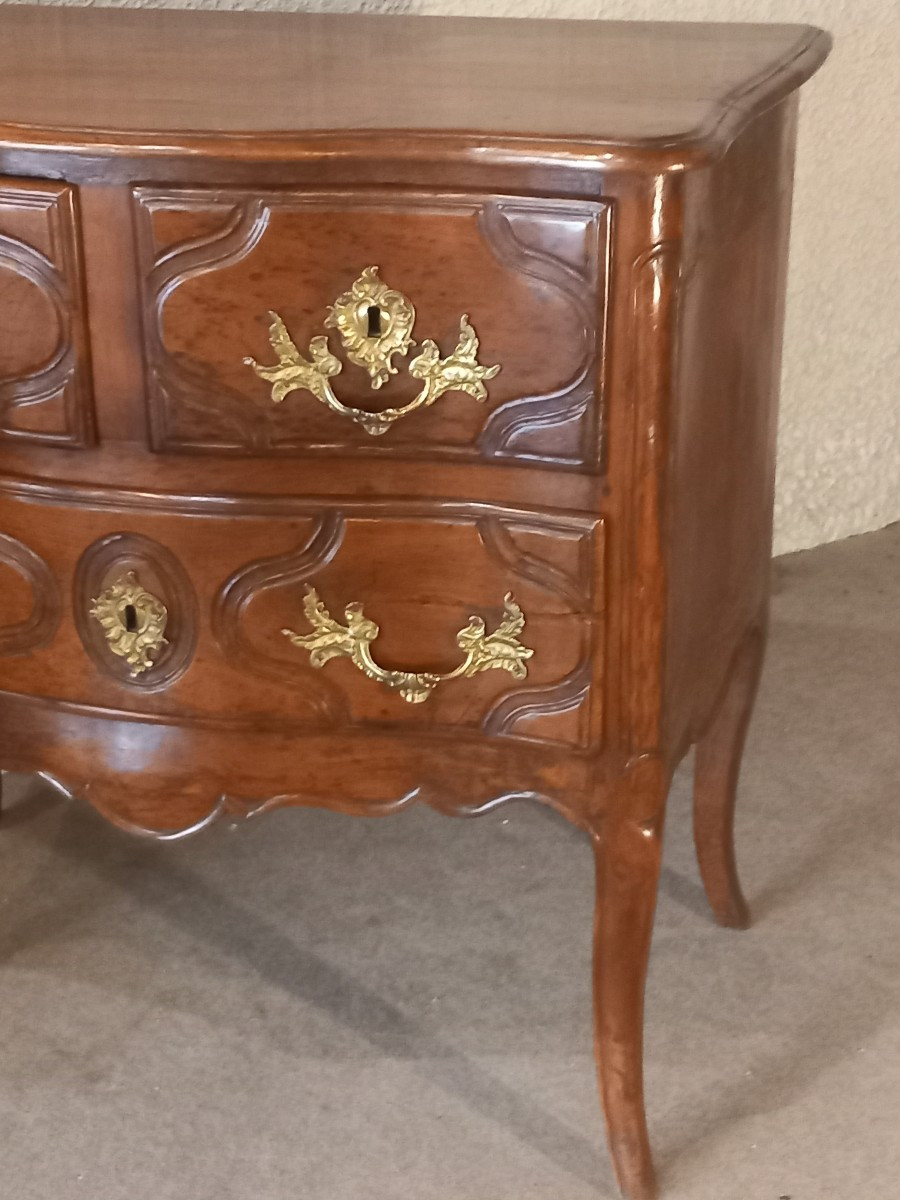 Petite commode 'sauteuse' en noyer. Vallée du Rhône, époque 18ème.-photo-3