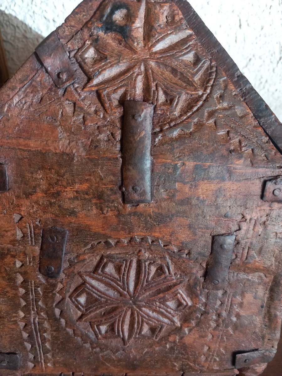 Châsse-reliquaire en mélèze, Savoie ou Queyras, fin 18ème.-photo-3