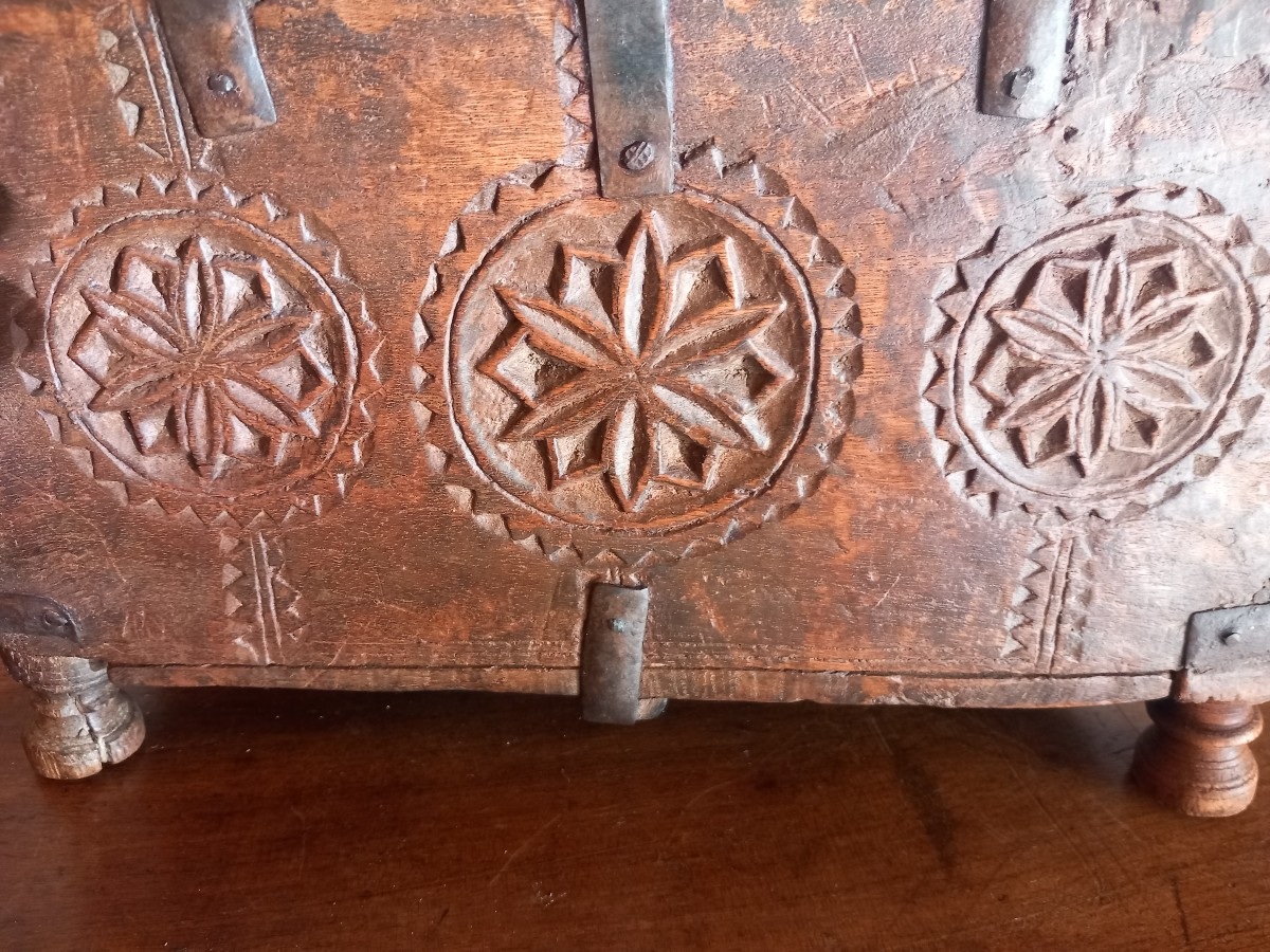 Châsse-reliquaire en mélèze, Savoie ou Queyras, fin 18ème.-photo-6