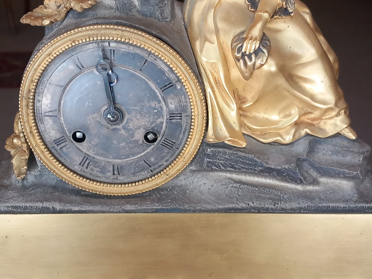 Pendule "romantique " en bronze, époque  Restauration. Estampille de Honoré PONS.-photo-3