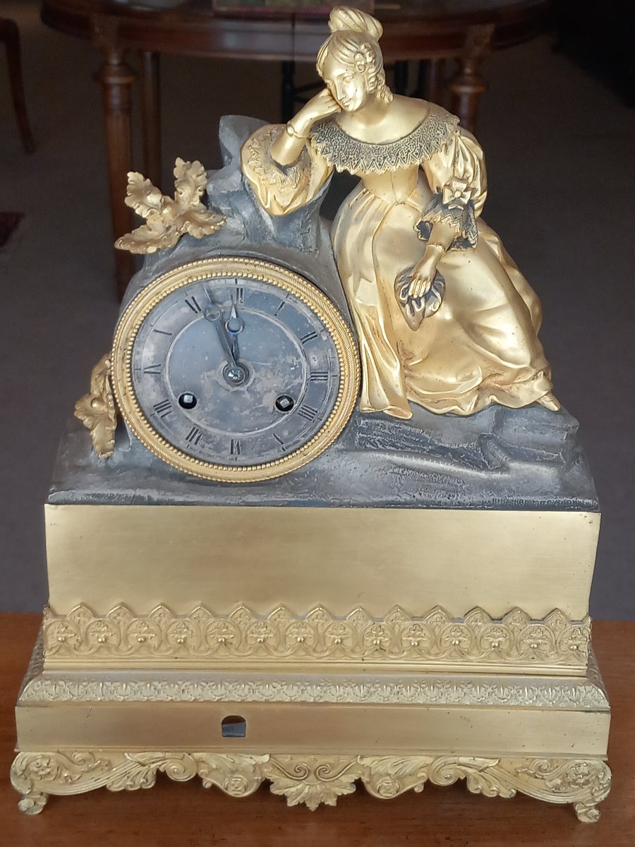 Pendule "romantique " en bronze, époque  Restauration. Estampille de Honoré PONS.