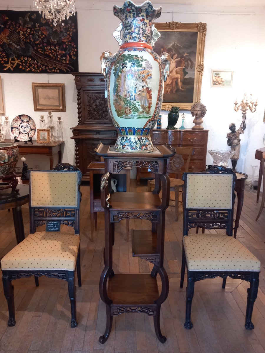 Gabriel VIARDOT, suite d'une paire de chaises (signées) et d'une selette. Fin 19ème, acajou.