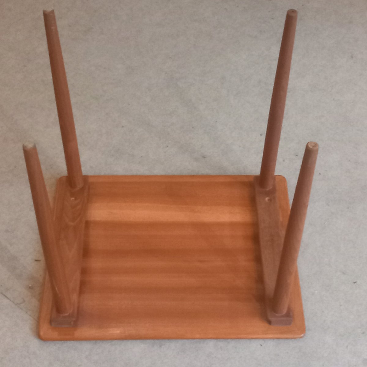 Suite de trois tables gigognes, Vintage danois des années 50-60, marqué "DANISH".-photo-4