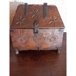 Châsse-reliquaire en mélèze, Savoie ou Queyras, fin 18ème.