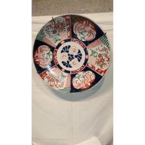 Grand plat rond, porcelaine d'Imari.