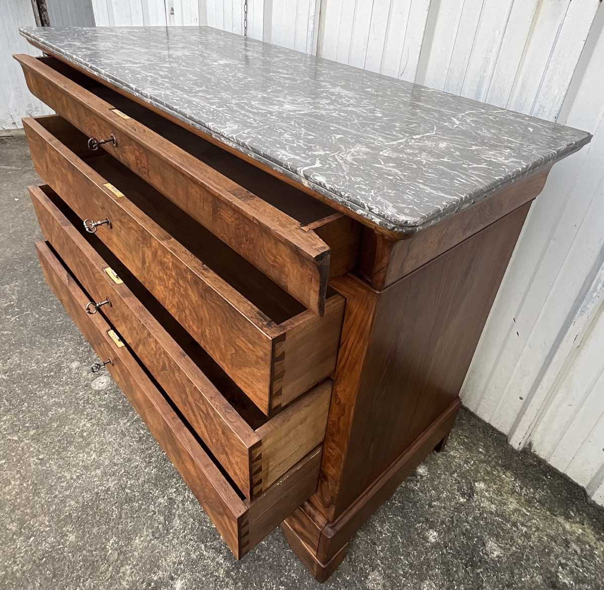 Commode Louis-Philippe en ronce de noyer, marbre Saint-Anne, milieu XIXe-photo-3