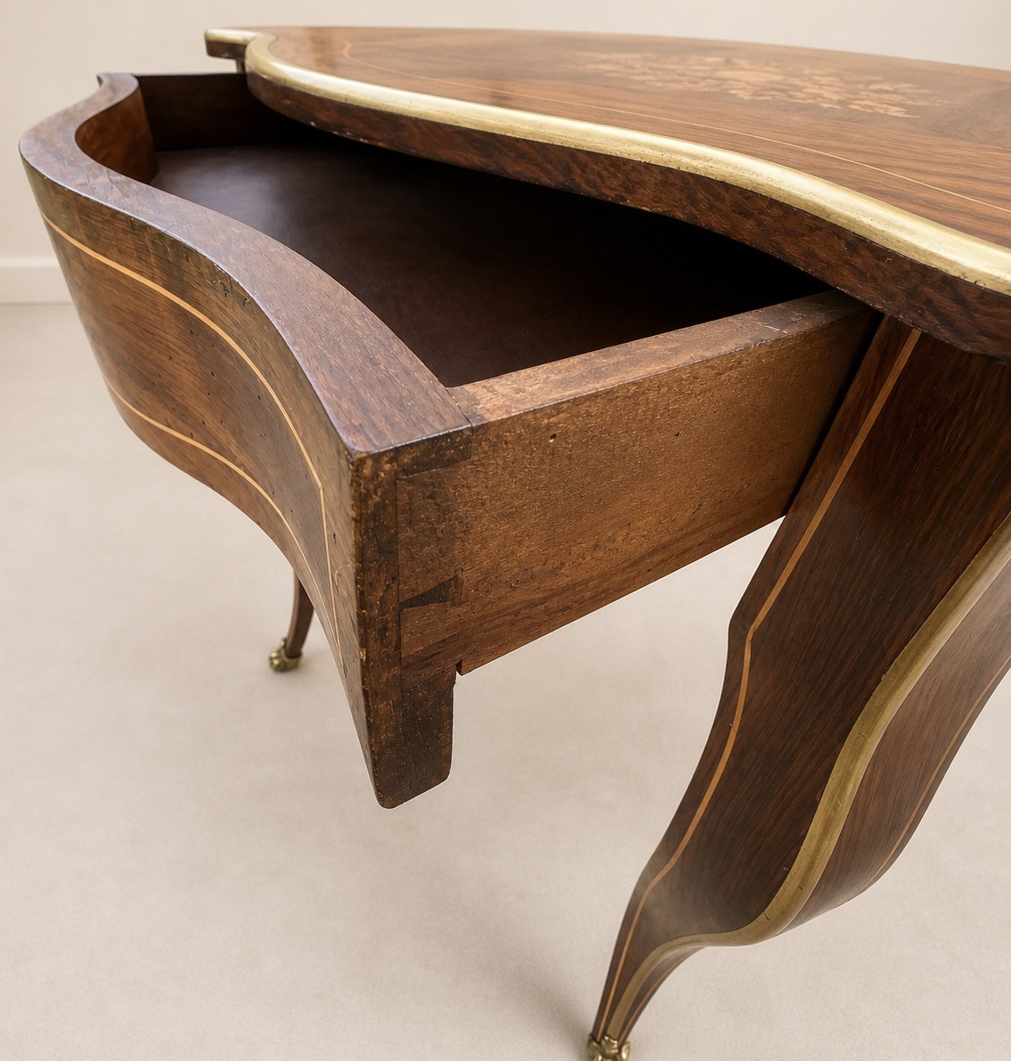  Table  d’appoint ou de milieu  Époque Napoléon III, style Louis XV-photo-3