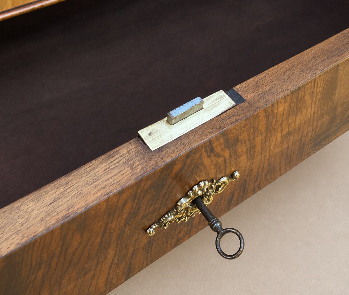 Commode Louis-Philippe en Ronce de Noyer  Époque milieu XIXe siècle-photo-4