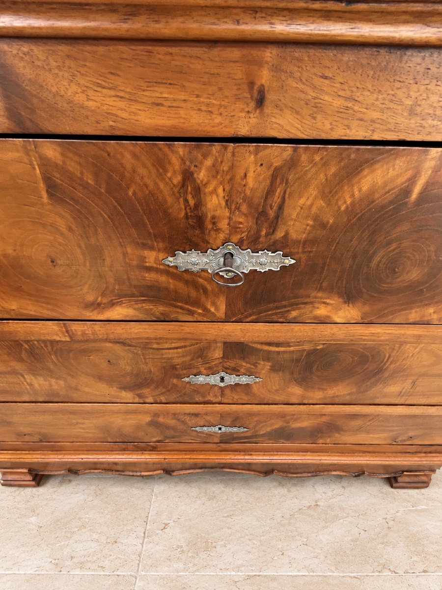 Commode française de style Louis-Philippe en ronce de noyer, fin du XIXe siècle-photo-2